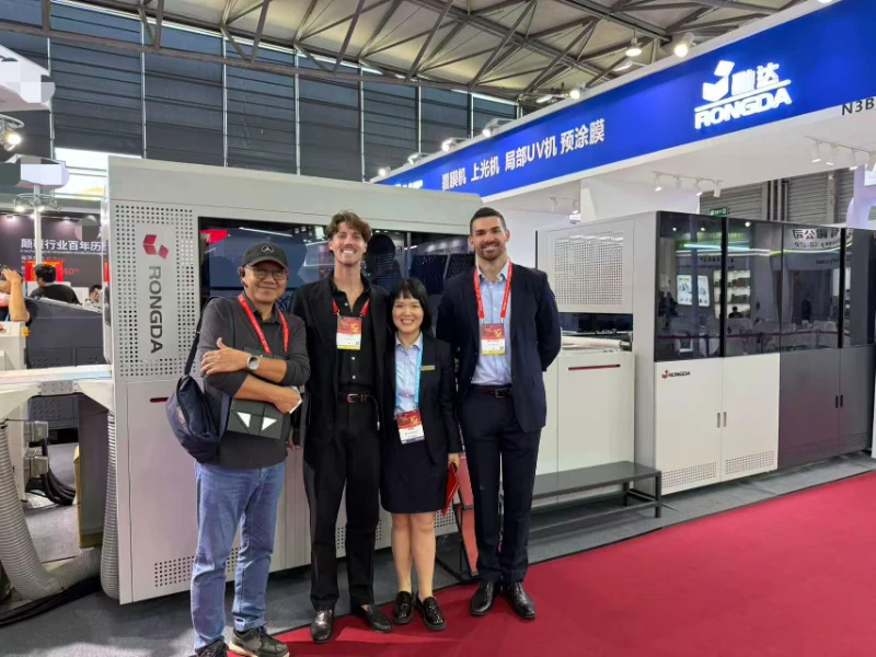 Rongda Packaging egyáltalán in Print China 2026: A BFM1000 Automatic Case Maker élő bemutatója